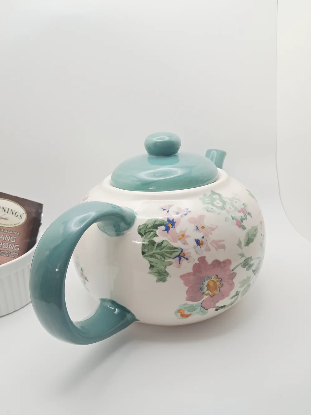 Pioneer Woman Country Garden Floral Ceramic Teapot & Ramakin with Assorted Tea